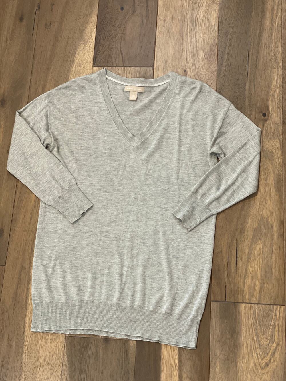 Banana Republic Silk Blend V Neck Sweater Size S Gray